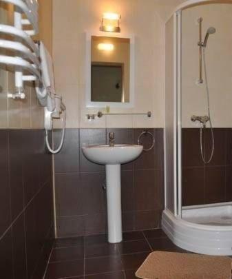 100 Metriv Vid Vytyagu Otel Bukovel Oda fotoğraf